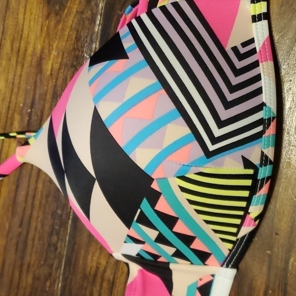 No Boundaries Graphic Print Pushup Bikini Top Sz 15-17 Juniors NWT - Picture 2 of 7